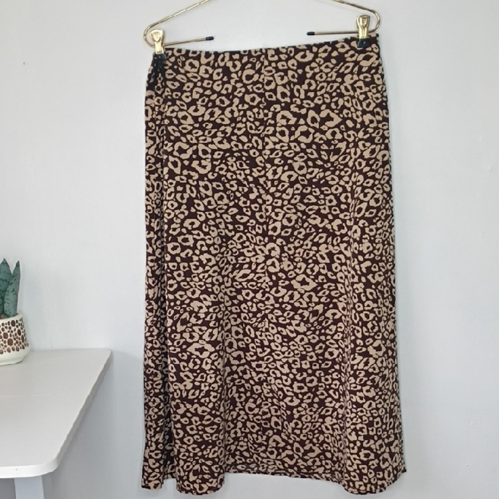 SHEIN Leopard Print Midi Skirt Slit Women’s Large (8-10) Animal Print - Picture 8 of 9